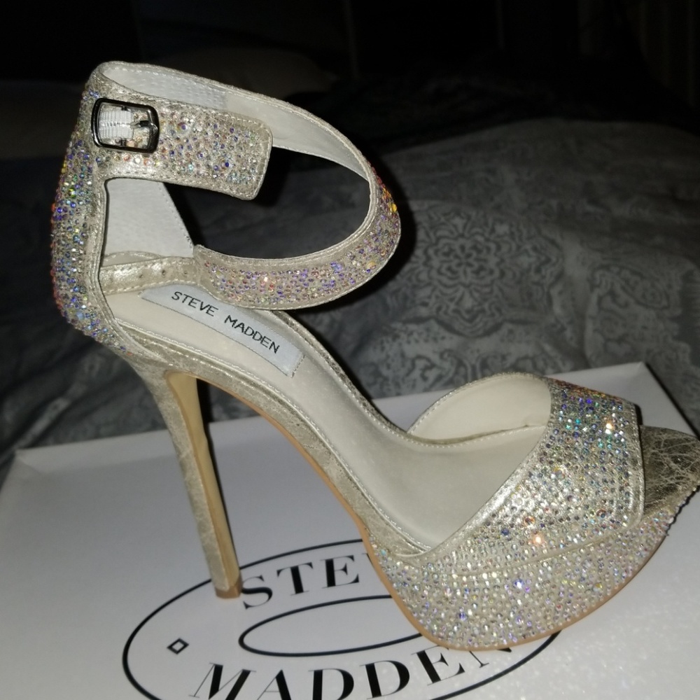 A beautiful  Champagne color crystal  Stevestones